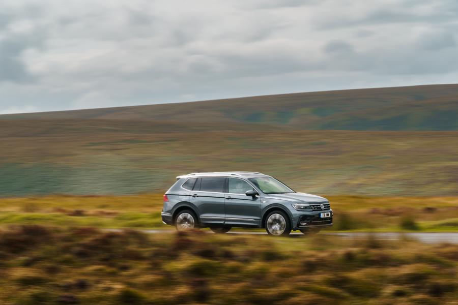  Volkswagen Tiguan Allspace R-Line 2018 года  (UK) (фото 10 из 40)